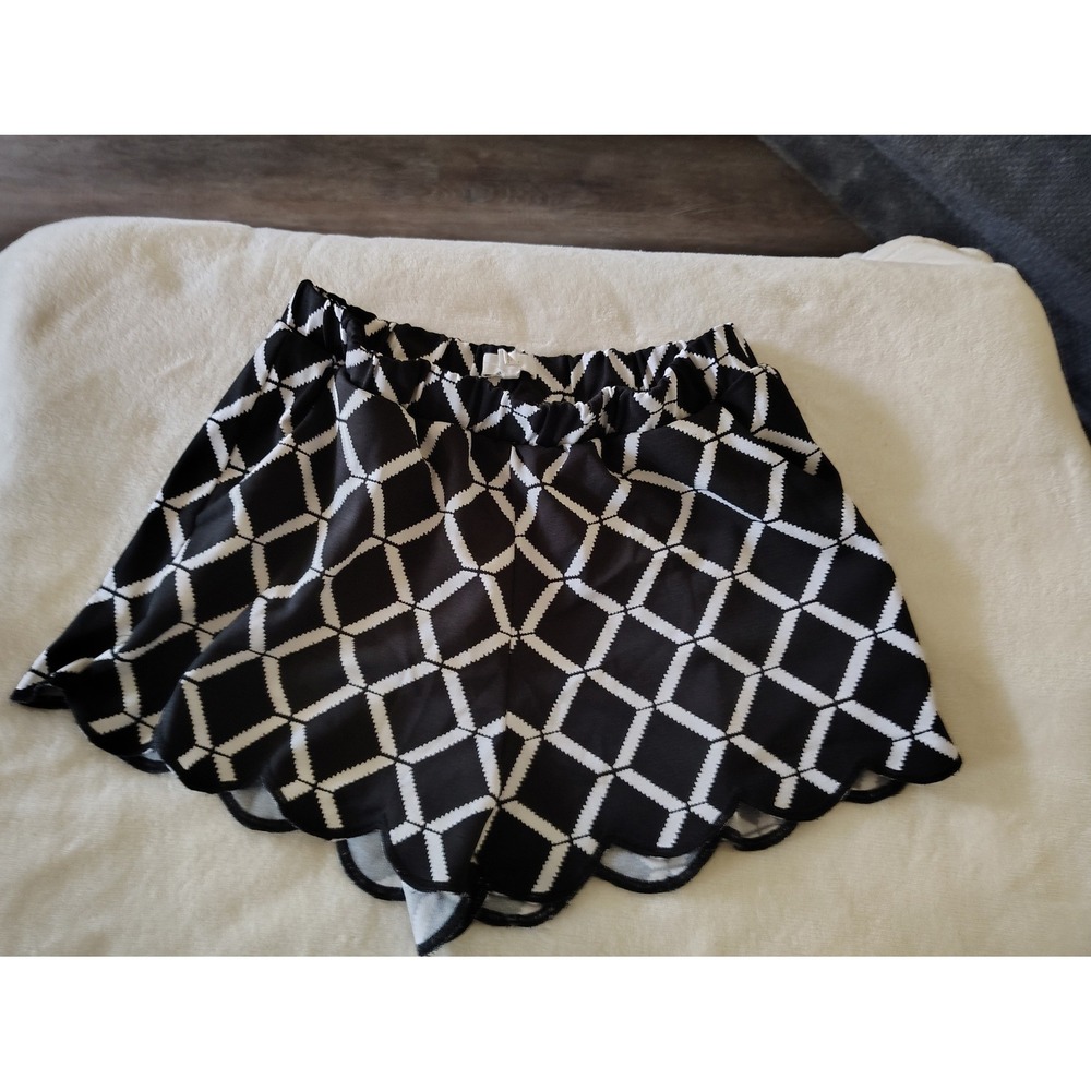 Mine Womens Black White‎ Geometric Scalloped Hem Elastic Waist Shorts Small